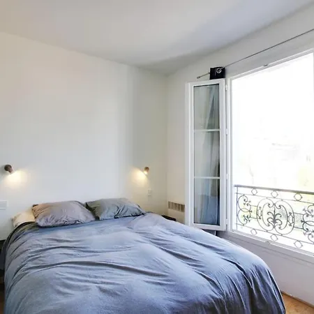 Contemporary, View Of La Defense, Comfort Puteaux